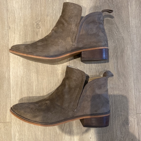 Steve Madden Flutter Boots - Picture 3 of 10